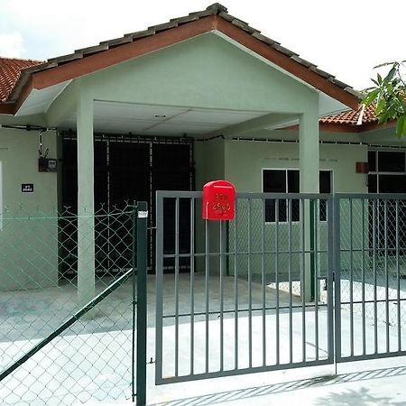 Gemas Homestay Mimie מראה חיצוני תמונה
